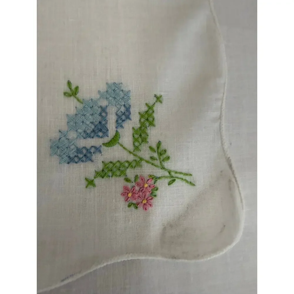 Set of 10 Vintage Embroidered Linen Napkins Blue Floral Scalloped Cottagecore